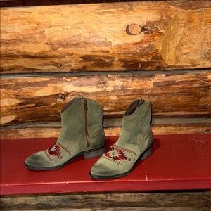 Green Suede Musse & Cloud Ankle Boots with Red Embroidered Accents 38